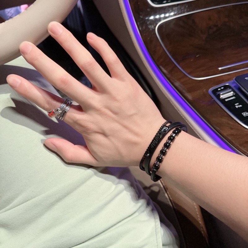 Ca*t1er bracelets